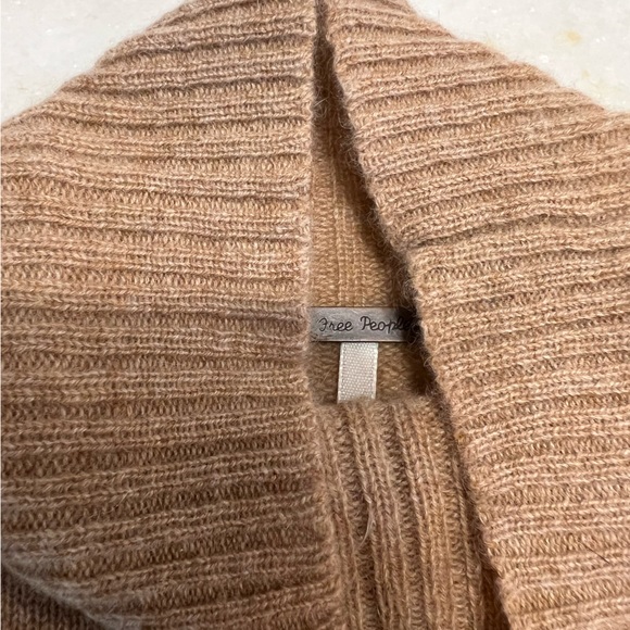 Free People 100% cashmere Sweater - Picture 3 of 11